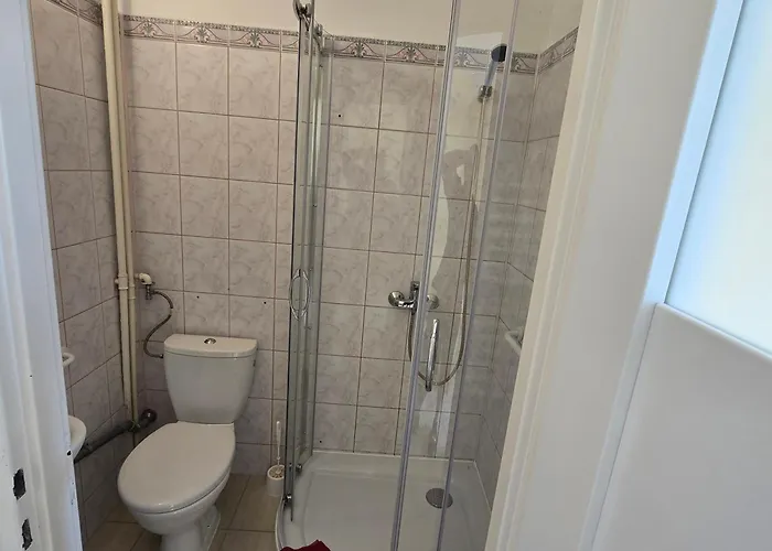 Wind Caroline بيت ضيافة 3*