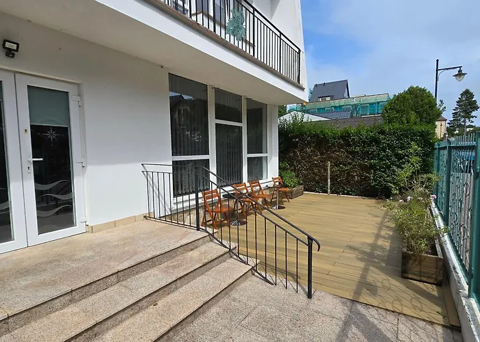 Wind Caroline بيت ضيافة 3*